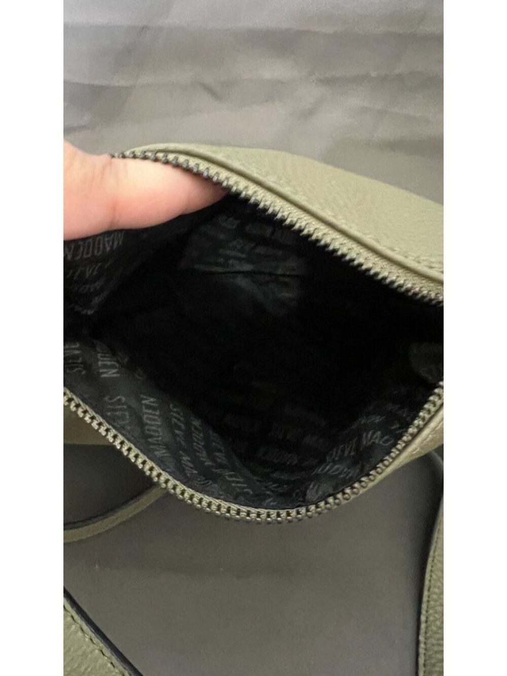 Steve Madden Green Pebbled Leather Crossbody Bag With Adjustable Strap - Picture 5 of 7